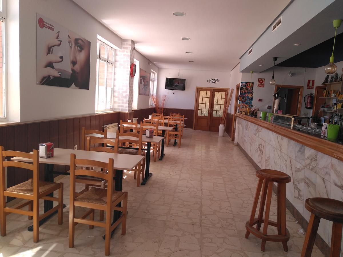 Hostal El Tropezon Matallana de Valmadrigal 외부 사진