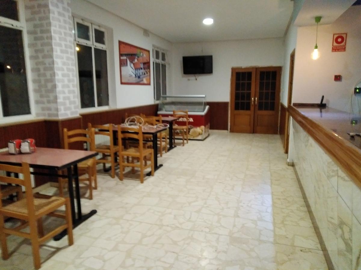 Hostal El Tropezon Matallana de Valmadrigal 외부 사진